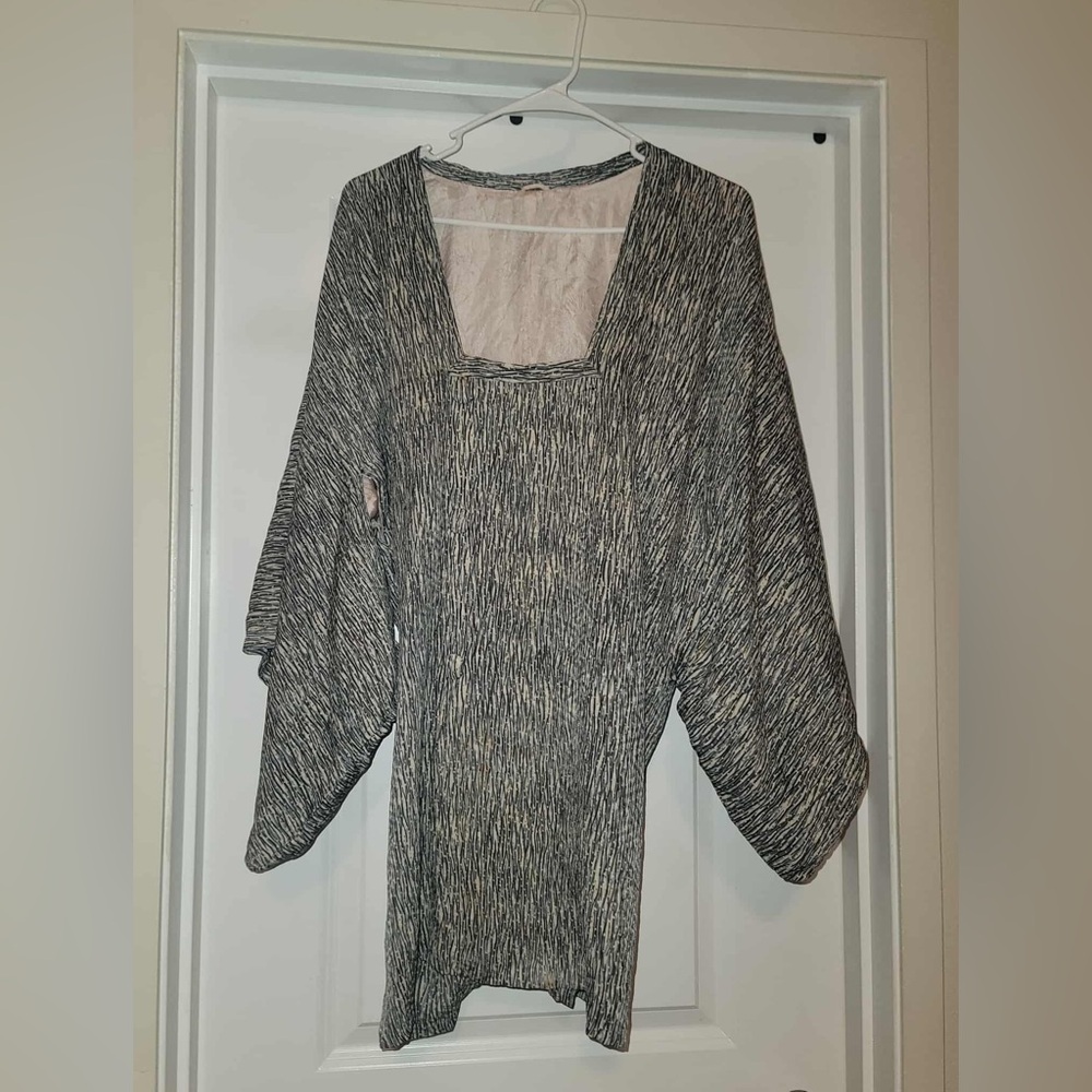 Black and White Kimono Sleeve Dress